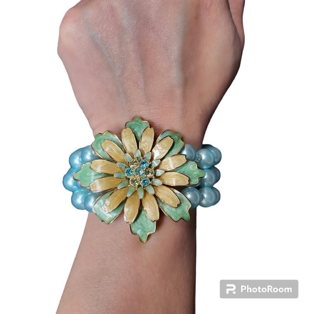 Sky Blue Faux Pearl Vintage Pendant Flower Bracelet | Enamel and Rhinestone Blue